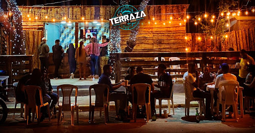 La terraza food and drink