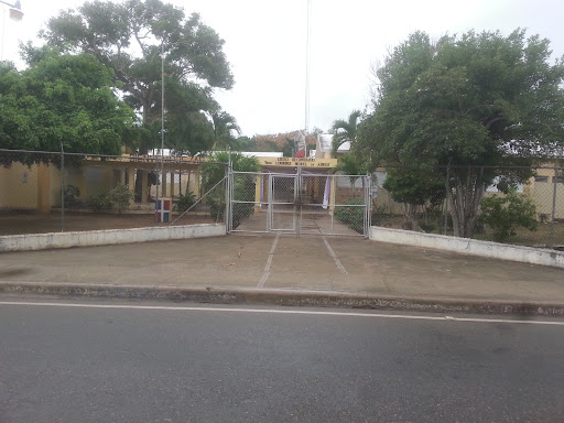 Liceo Secundario Prof. Lourdes Morel De Abreu en Pepillo Salcedo y