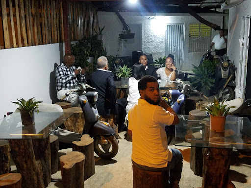 ONE WAY Club Bar Restaurant