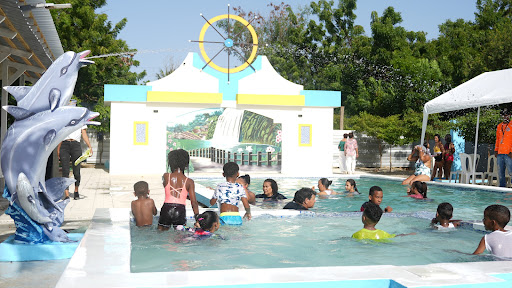 Piscina Los Delfines Montecristi