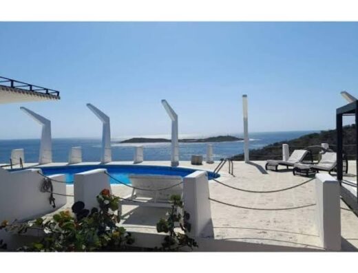Villa with sea views and private pool in Montecristi